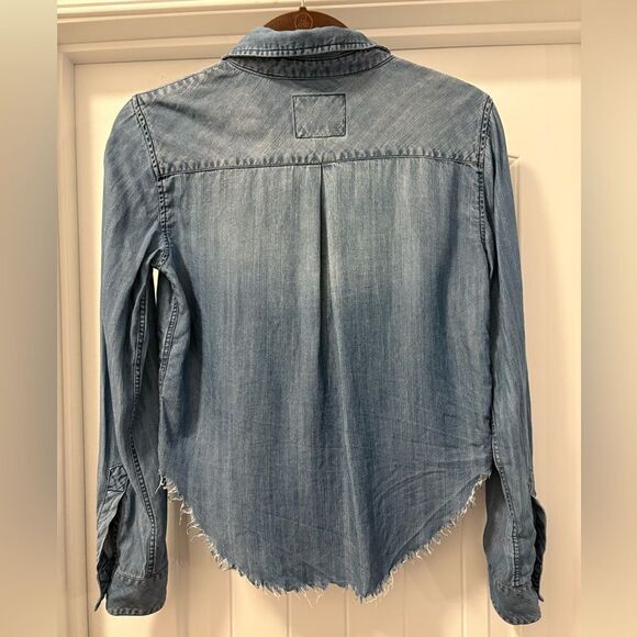 Rails Dana Blue Denim Chambray Shirt Distressed Hem Size XS - Picture 3 of 4